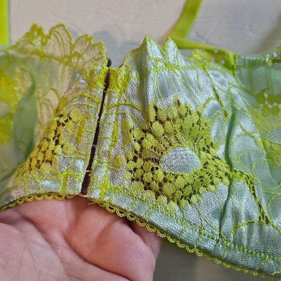 Savage X Fenty Perfect Poppy Lace Bralette Seashell Blue Women's Size Medium - Picture 4 of 7